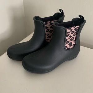 Women’s CROCS leopard Freesail Chelsea boots